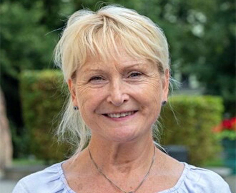 Elizabeth Johansson. Elizabeth Johansson.